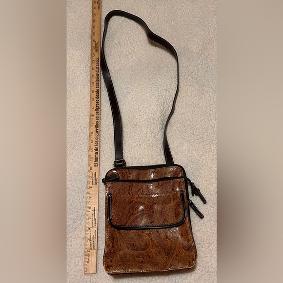 Relic Quality Brand by Fossil tooled faux leather cross body purse vegan - Picture 2 of 16